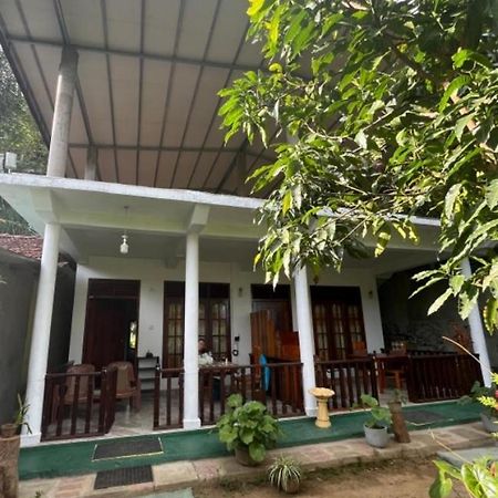 エッラ Pasan Guest Bed & Breakfast エクステリア 写真