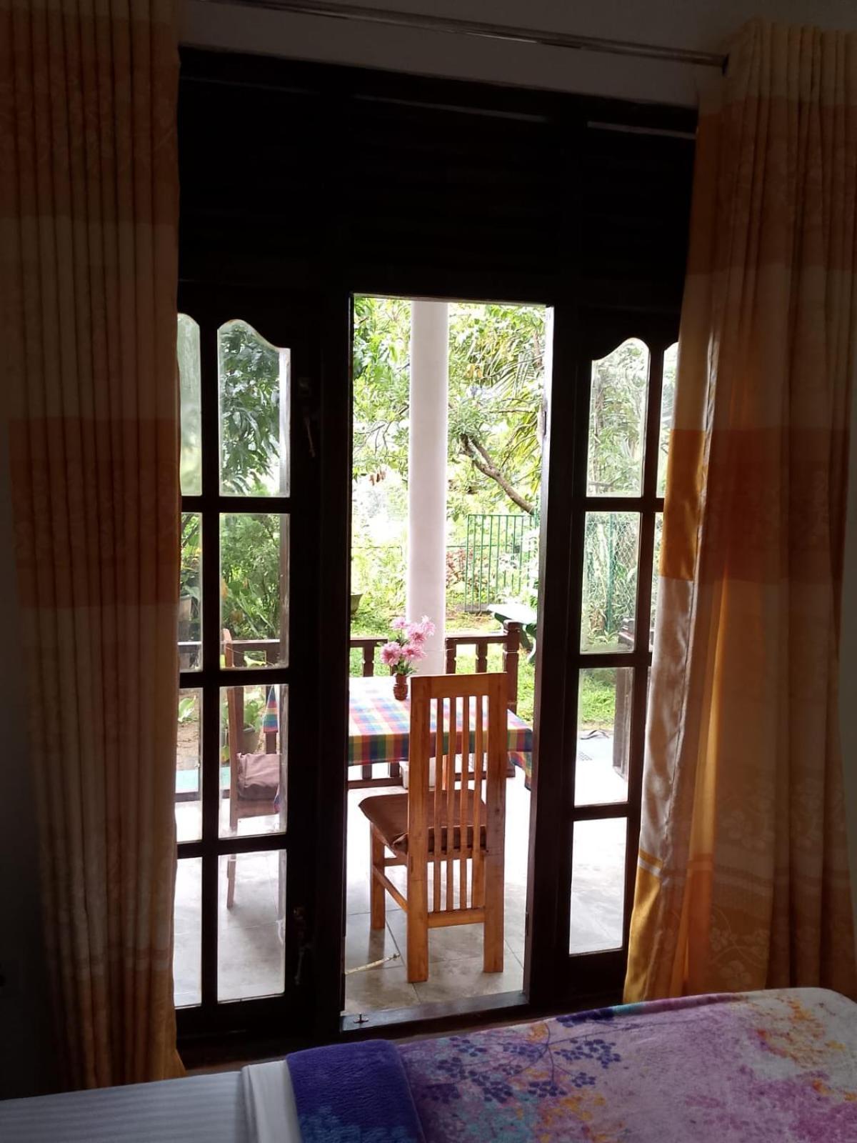 エッラ Pasan Guest Bed & Breakfast エクステリア 写真